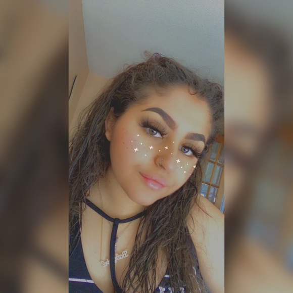 Meet your Posher, Kamila - Picture 1 of 1